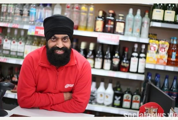 Turbaned Sikh Survives Bottle Hit on Head Turbaned Sikh Survives Bottle Hit on Head