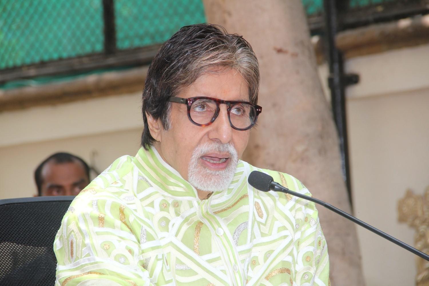Big B Apologises to South African Fan