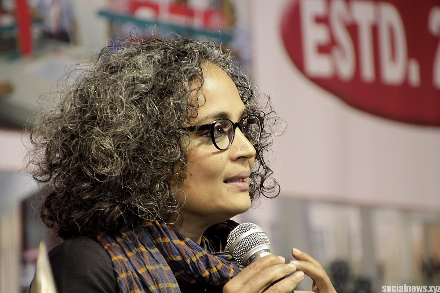 'Intolerance' Inadequate to Describe Fear Among Minorities: Arundhati Roy