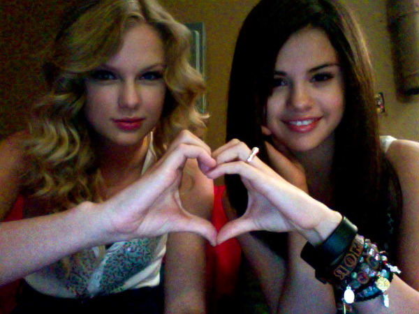Selena Gomez Considers Taylor Swift Family