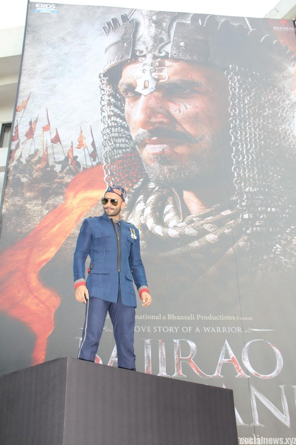 'Bajirao Mastani' Team Unveils 60-Ft Poster 'Bajirao Mastani' Team Unveils 60-Ft Poster
