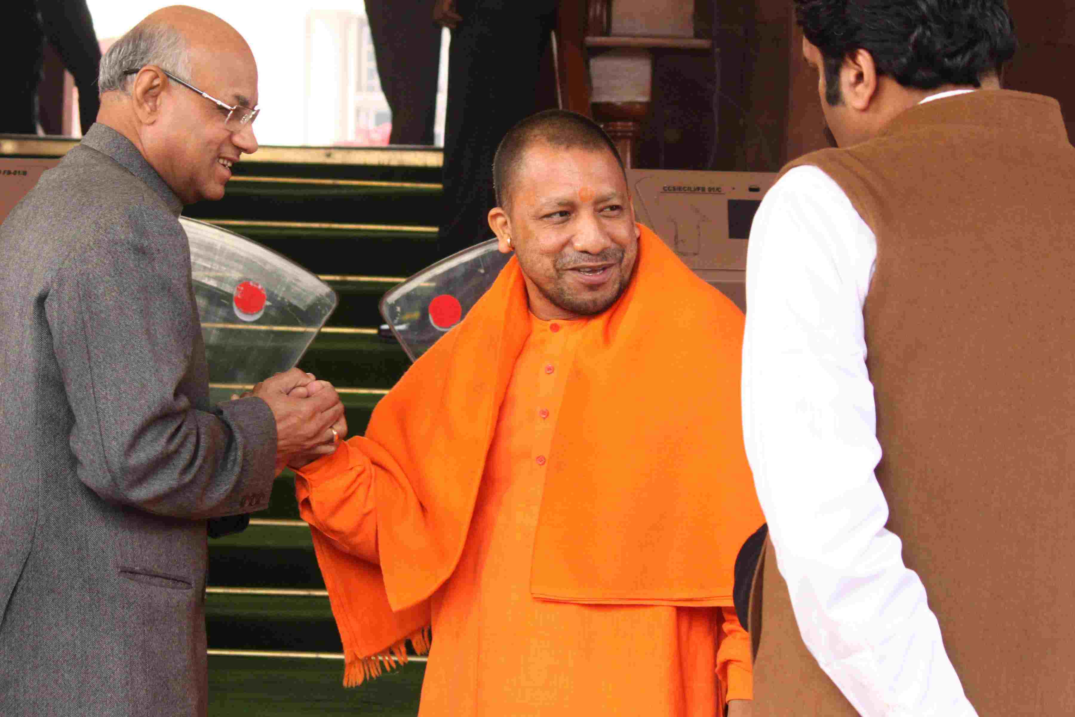 BJP MP Yogi Adityanath Compares SRK with Pakistani Terrorist Hafiz