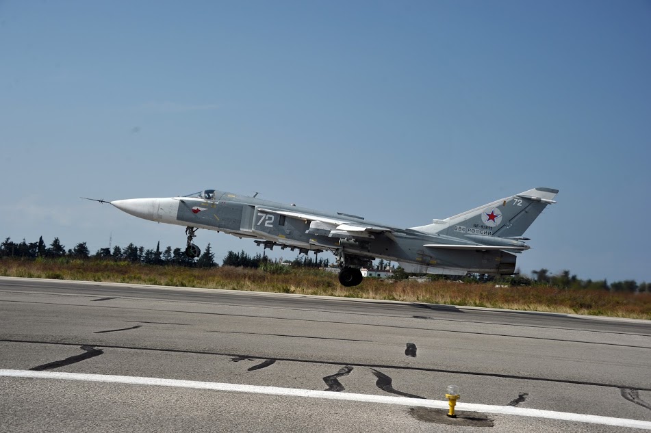 Turkey Downs Russian Jet near Syrian Border, Pilot Captured