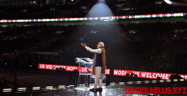 Modi Woos Diaspora at Wembley, Says India's Diversity Is Its Strength