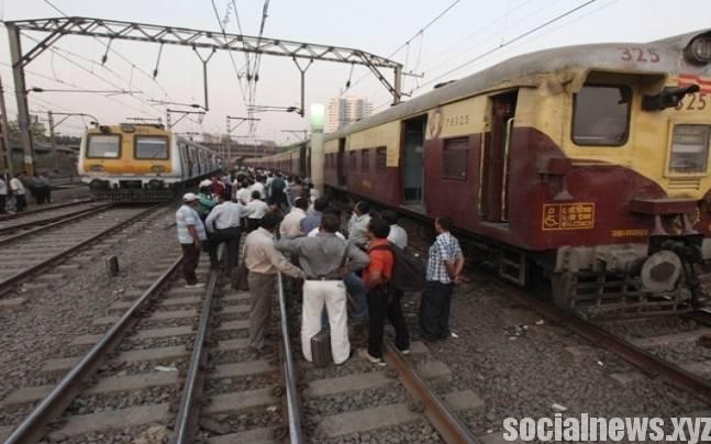 Mumbai Schoolboy Dies While Taking Selfie atop Train