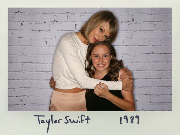 Taylor Swift Meets Fan Suffering from Hearing Loss