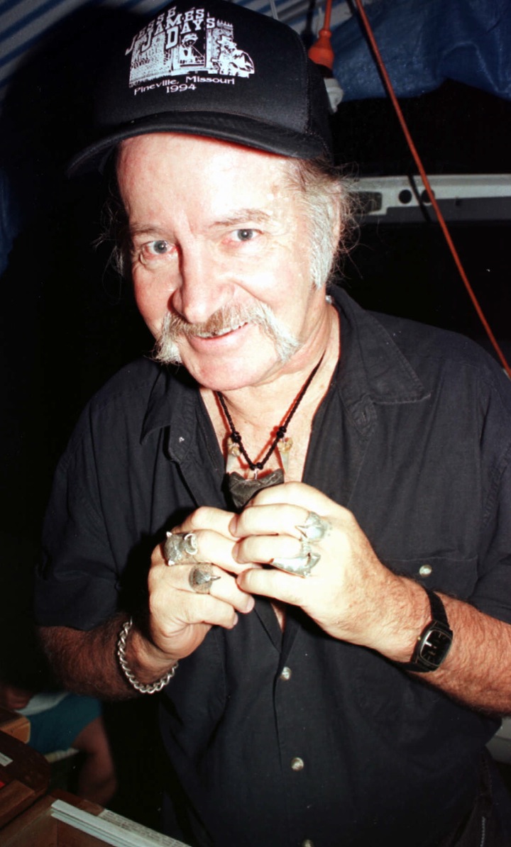 Keith Urban's Father Robert Urban Dies