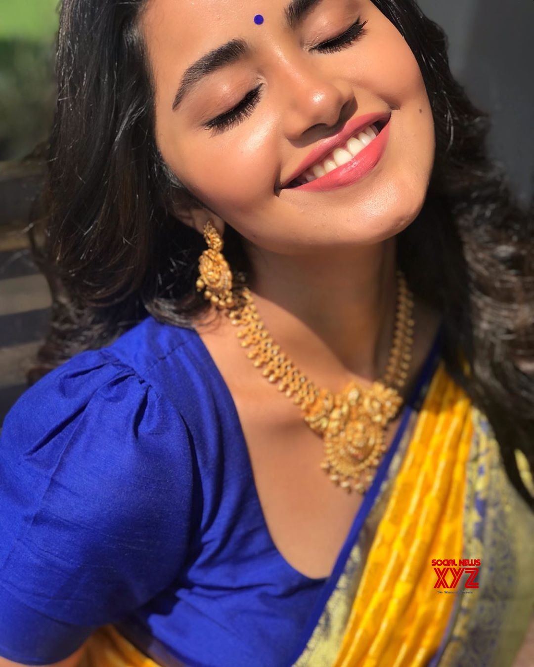 Actress Anupama Parameswaran Stunning Traditional Saree Stills Social