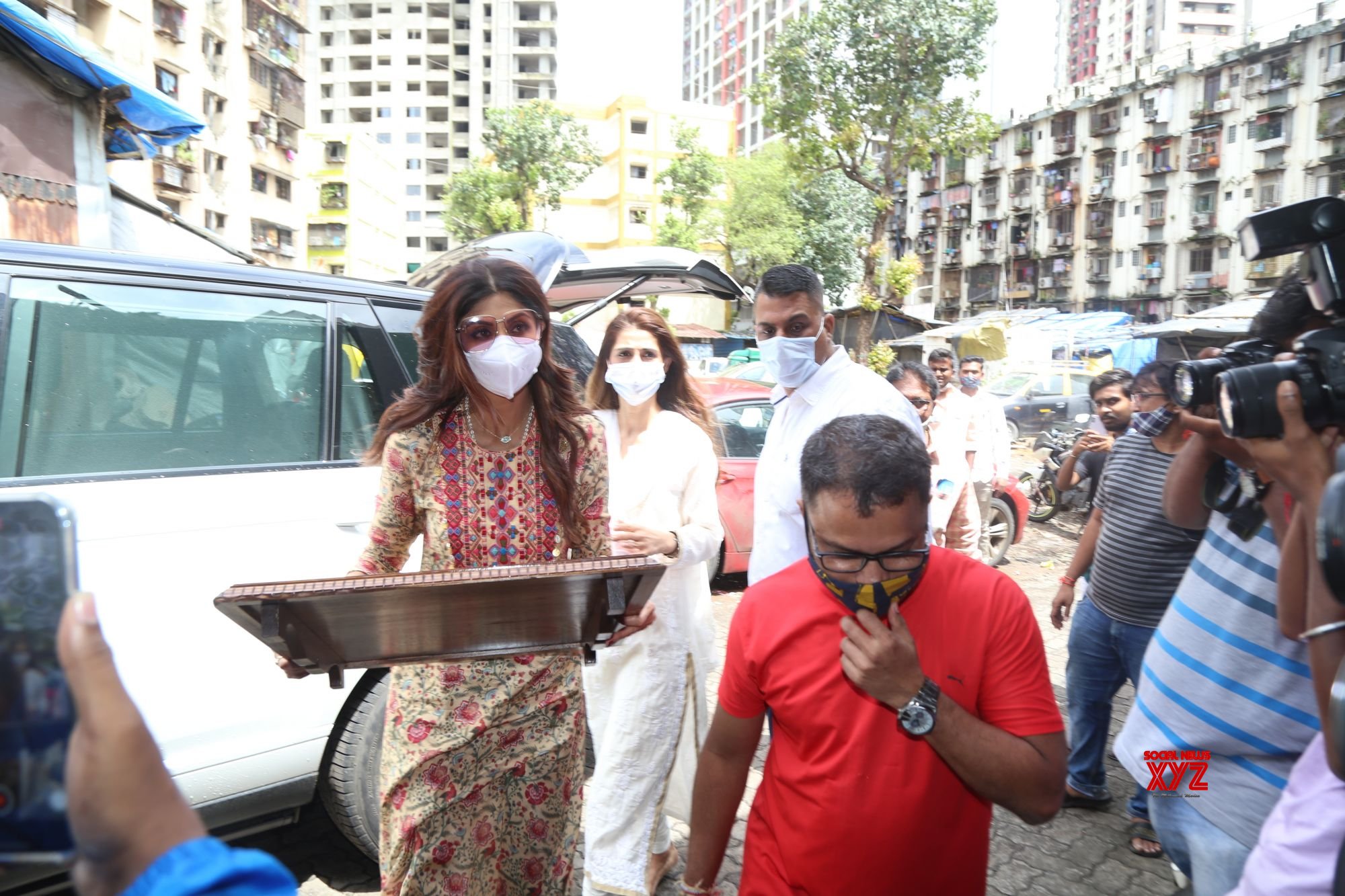 Shilpa Shetty And Akanksha Malhotra Arrive At Lalbagh To Take Their