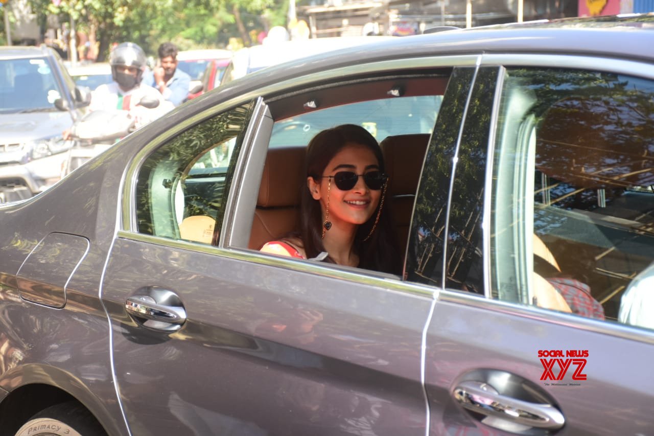 Actress Pooja Hegde Spotted At Bandra - Gallery - Social News XYZ