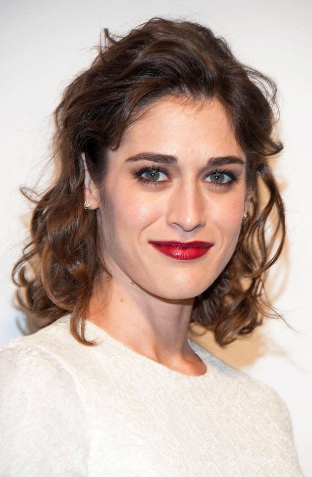 Lizzy Caplan boyfriend