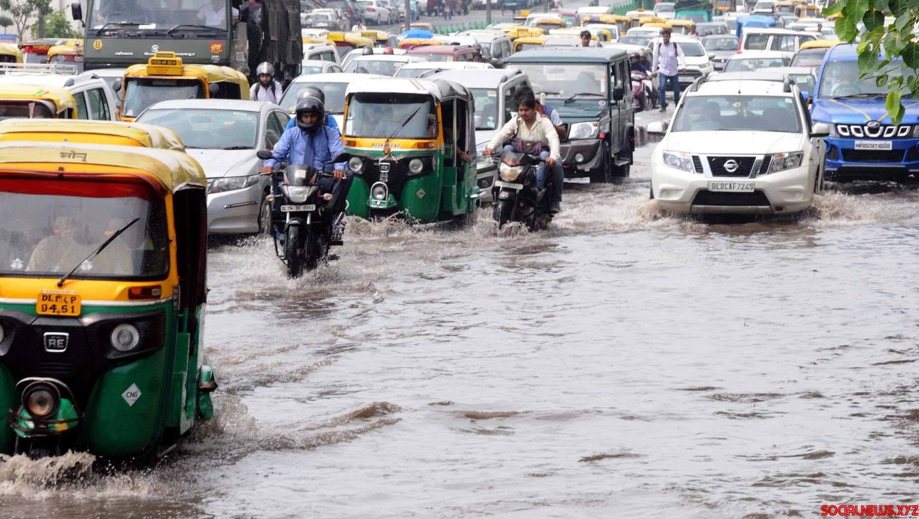 Heavy Rains Cause Waterlogging, Traffic Snarls In Delhi - Social News XYZ