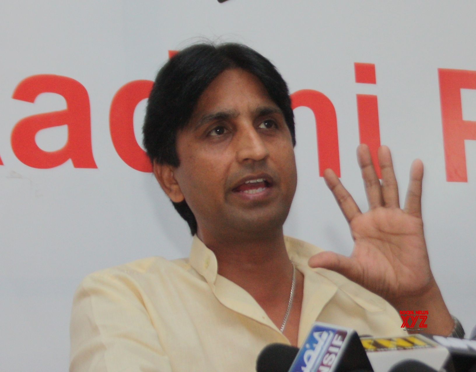 Kumar Vishwas Skips Delhi Government's Iftar - Social News XYZ