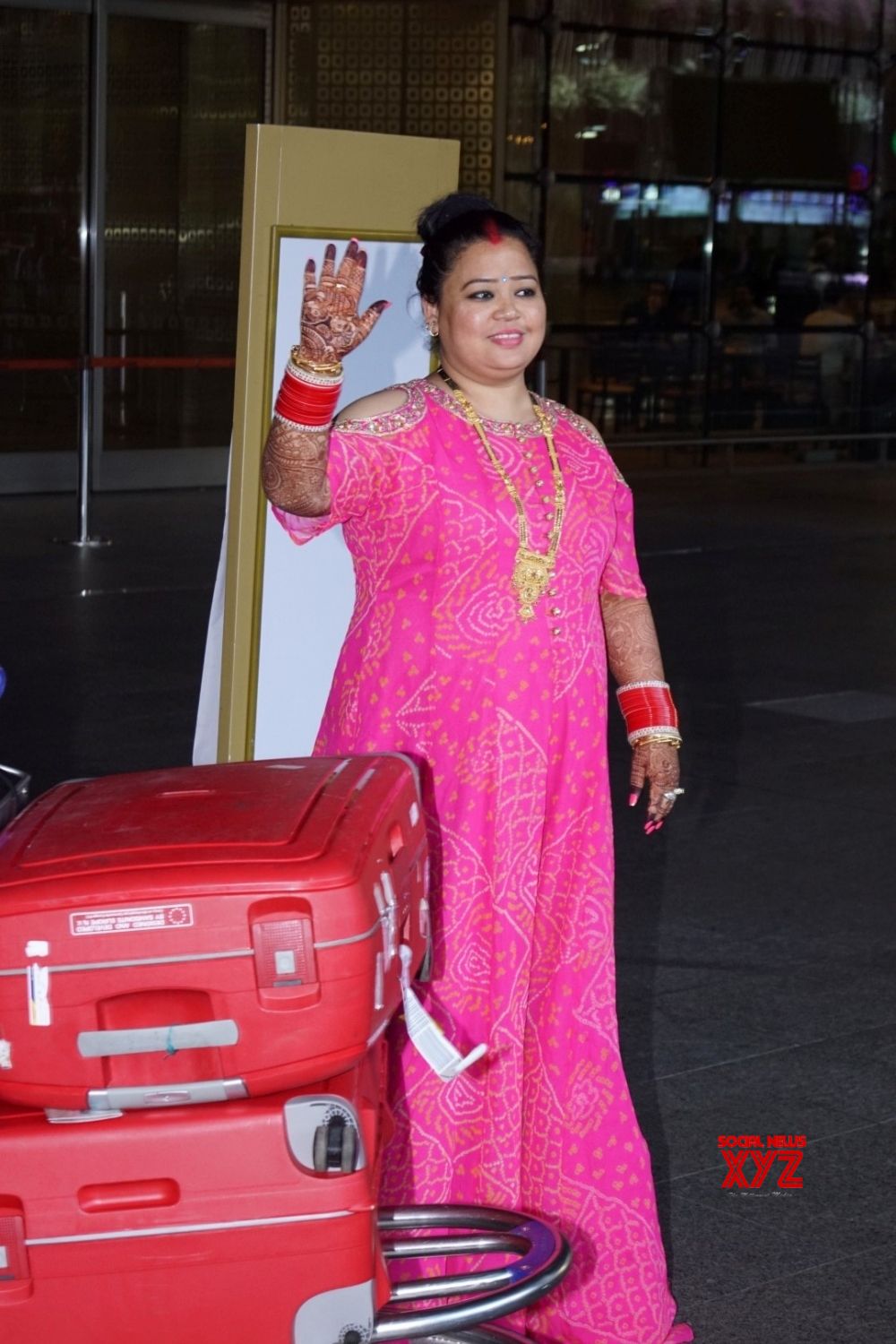 Mumbai Bharti Singh Haarsh Limbachiyaa Seen At Mumbai Airport Social News Xyz