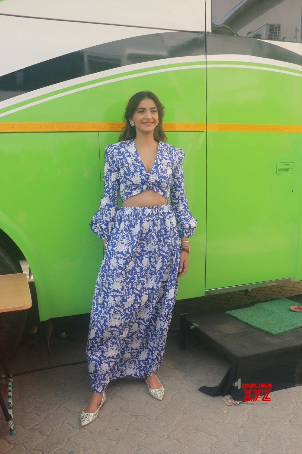 Mumbai: Sonam Kapoor Ahuja Seen At A Bandra Studio #Gallery - Social ...