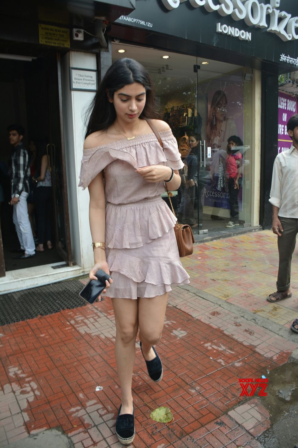 Mumbai: Khushi Kapoor Seen At Mumbai's Bandra #Gallery - Social News XYZ