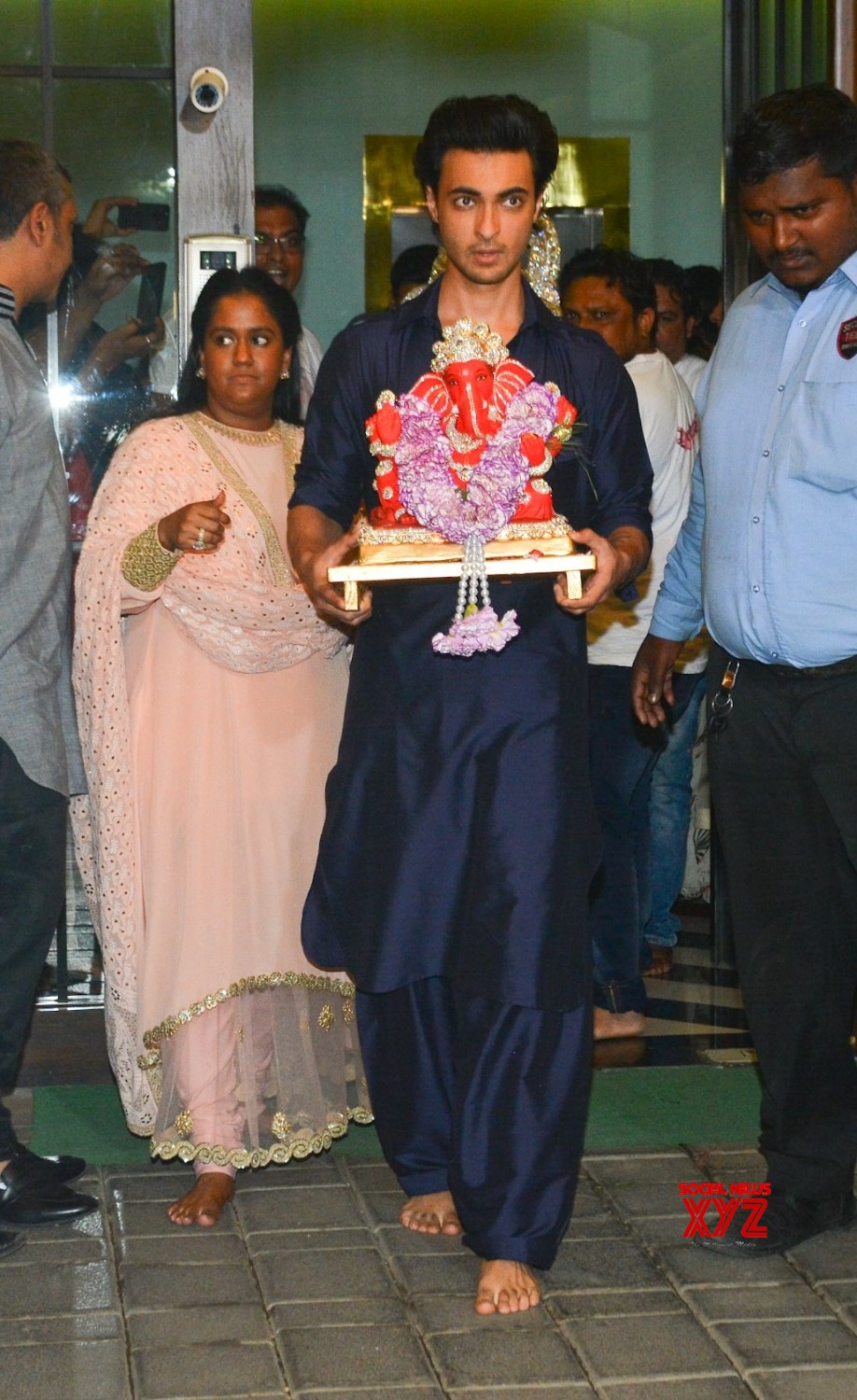 Mumbai: Aayush Sharma And Arpita Khan Sharma Bid Adieu To Lord Ganesha ...