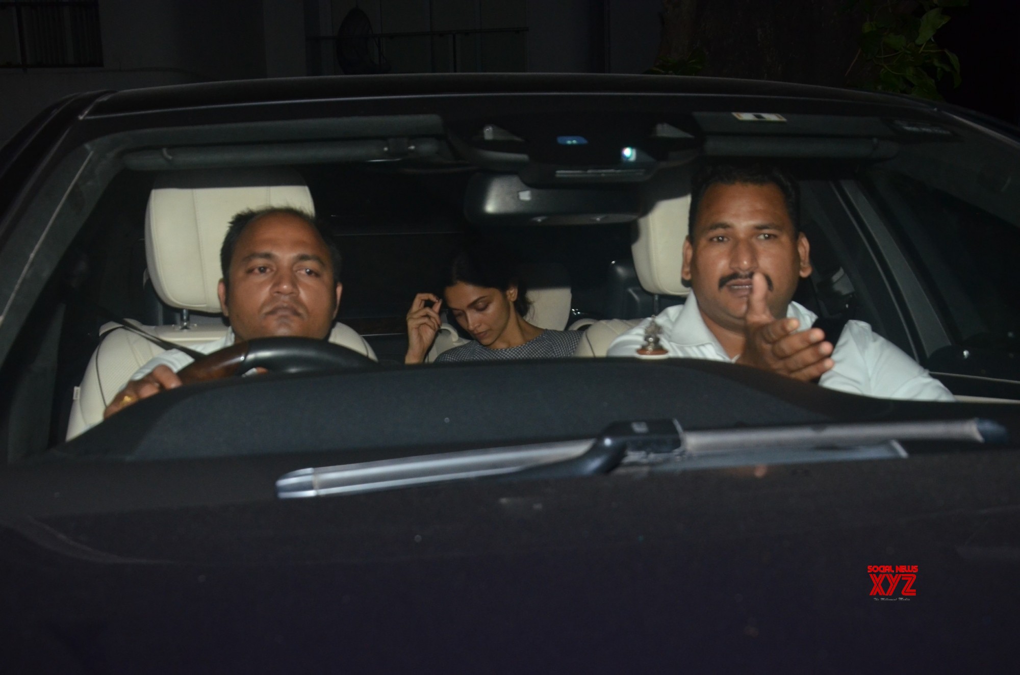 Mumbai: Deepika Padukone seen at Ranbir Kapoor's residence #Gallery ...