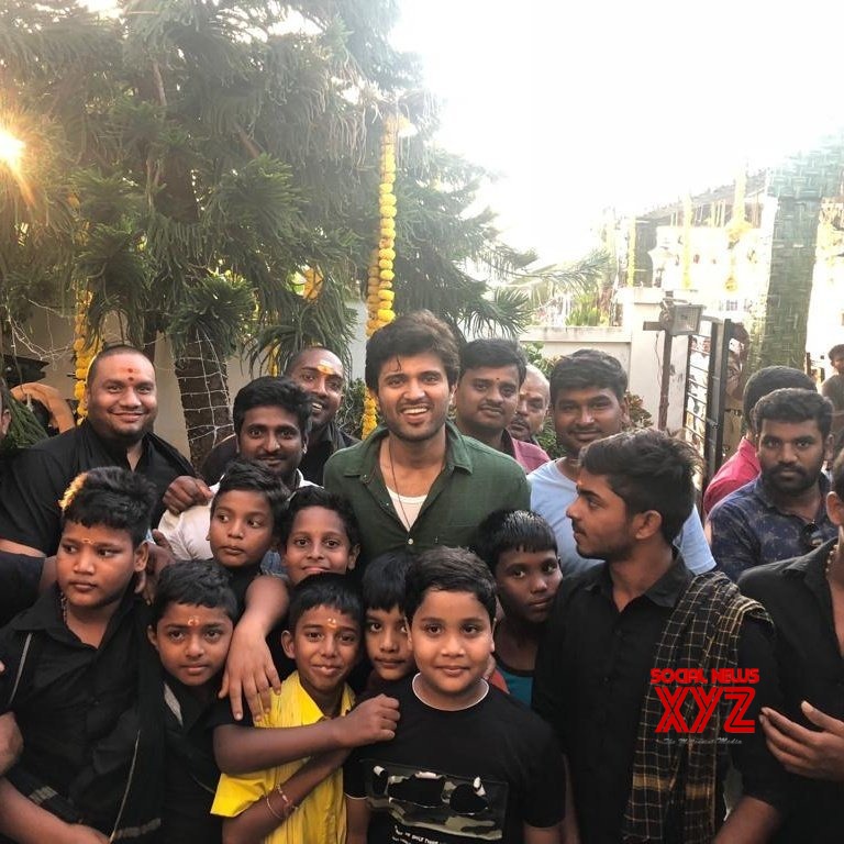 Vijay Deverakonda Diwali Celebrations With His Fans On The Sets Of Dear ...