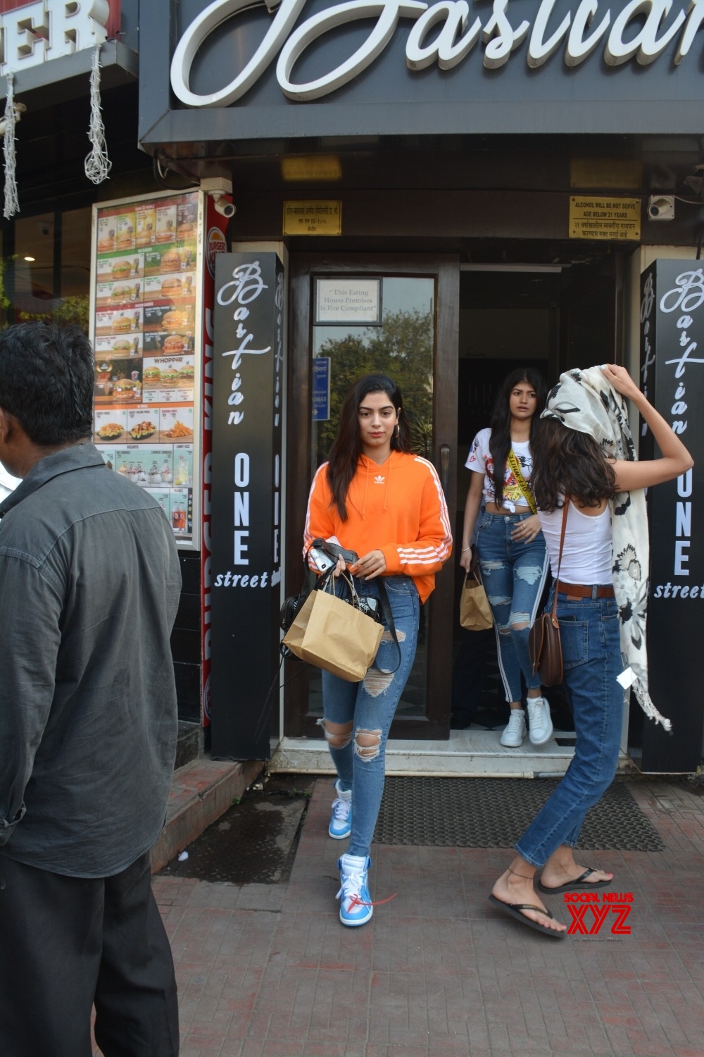 Mumbai: Khushi Kapoor Seen At Mumbai's Bandra #Gallery - Social News XYZ