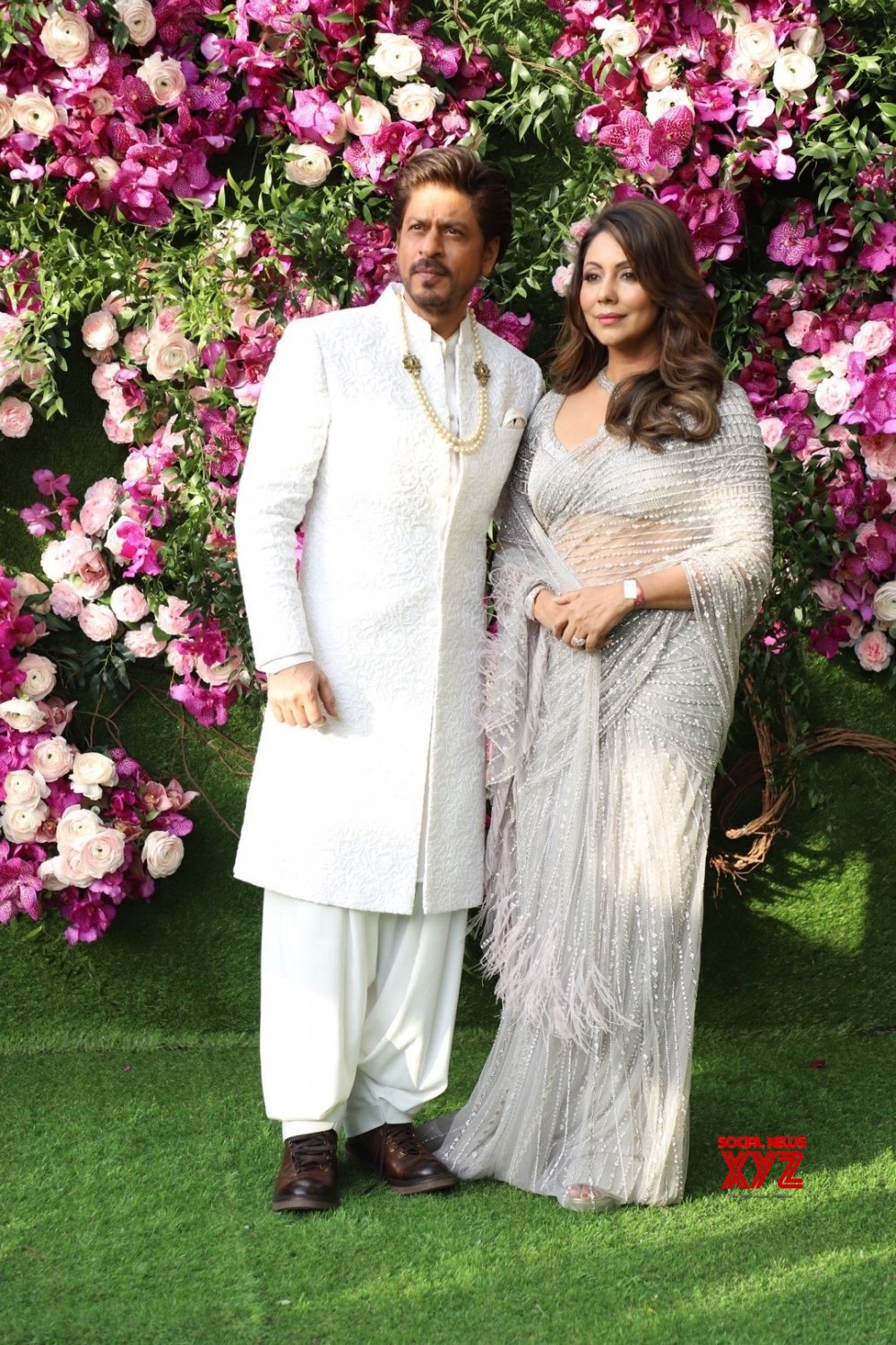 Mumbai: Shah Rukh Khan and Gauri Khan at Akash, Shloka wedding ...