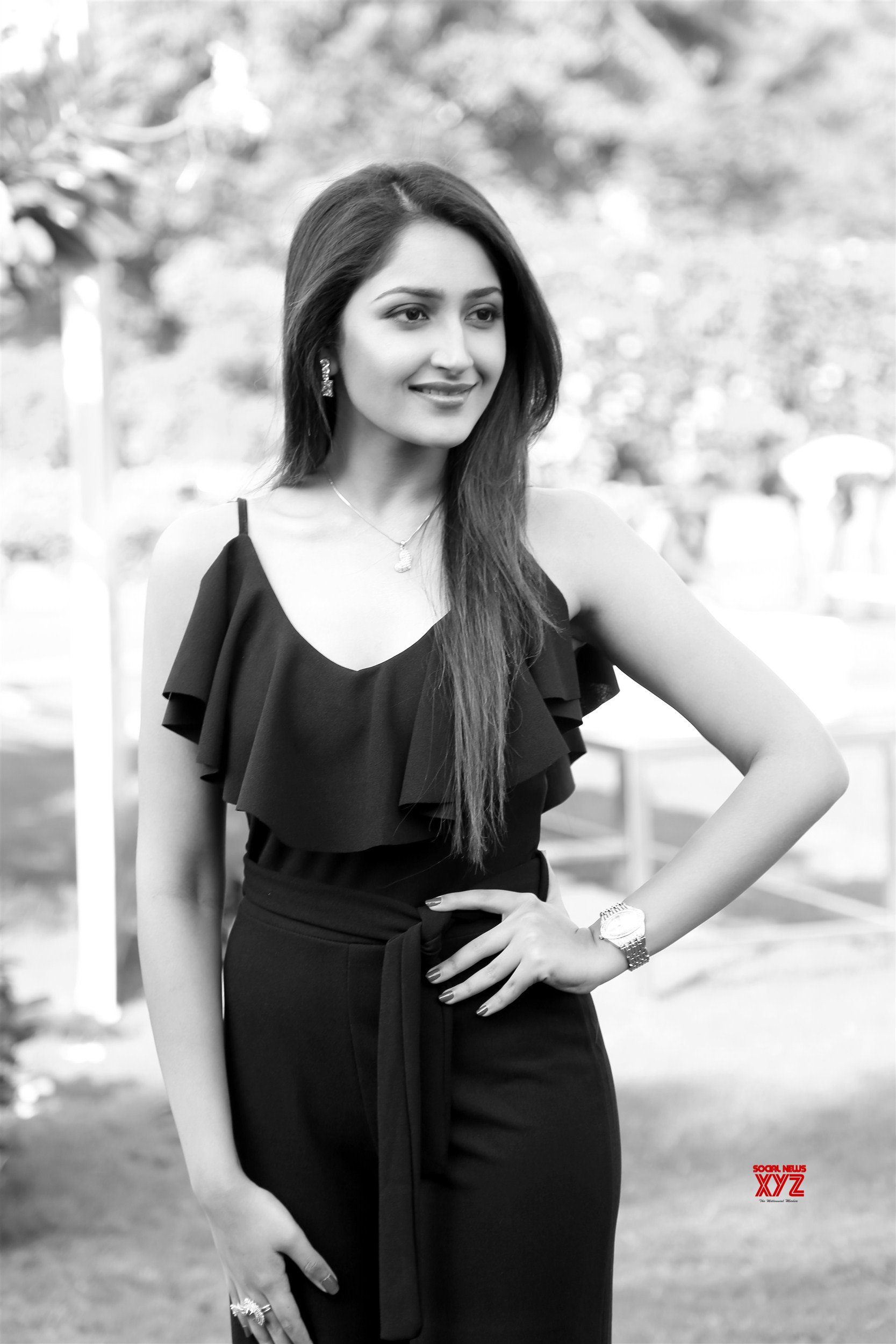 Actress Sayyeshaa Latest Glam HD Stills - Social News XYZ