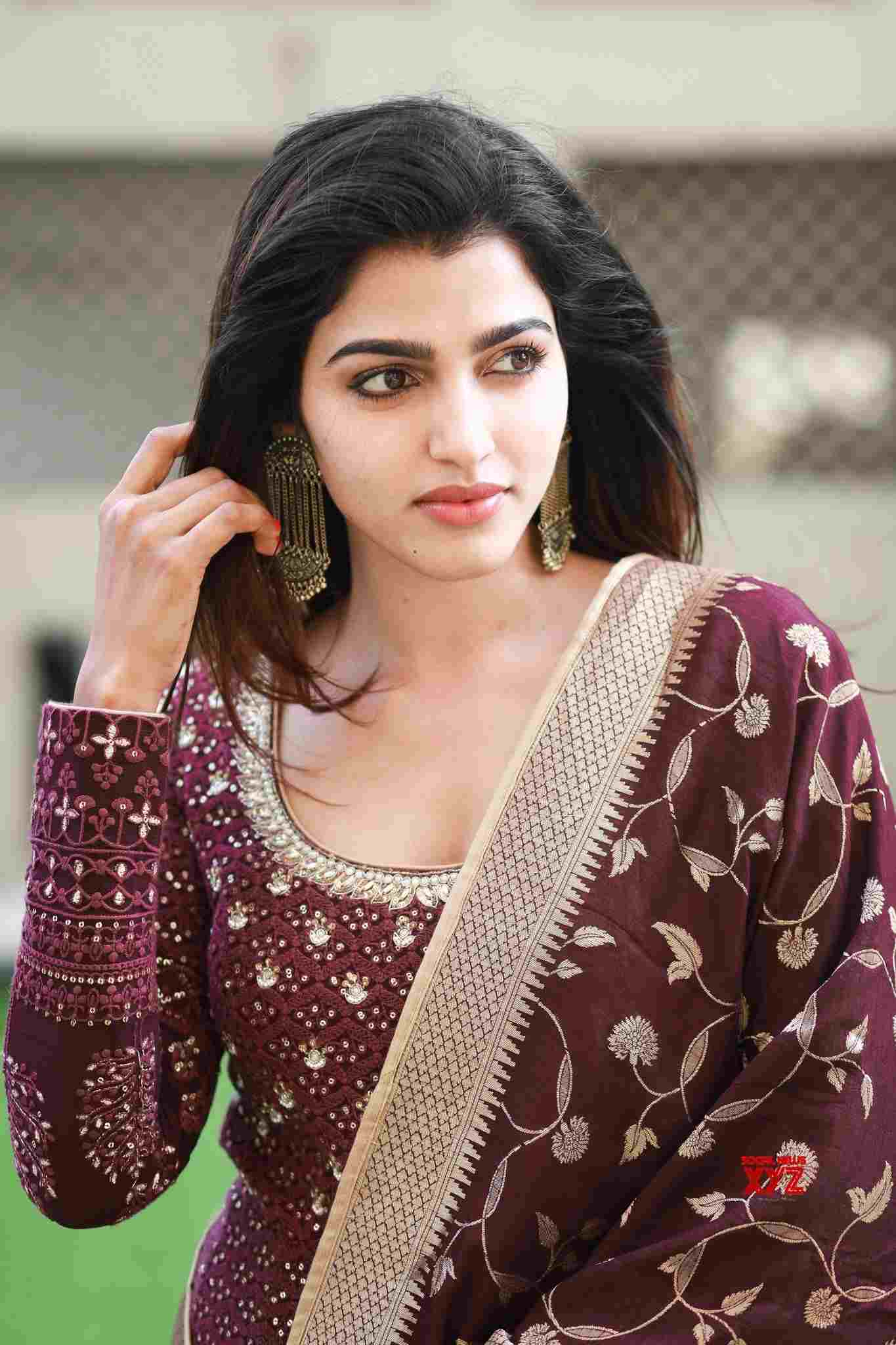 Actress Sai Dhanshika Gorgeous New Stills - Social News XYZ