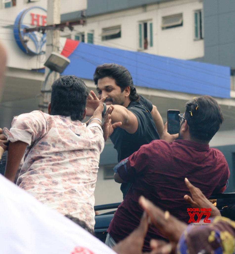 Allu Arjun Stills Kakinada Visit For AA19 Film Shoot - Social News XYZ