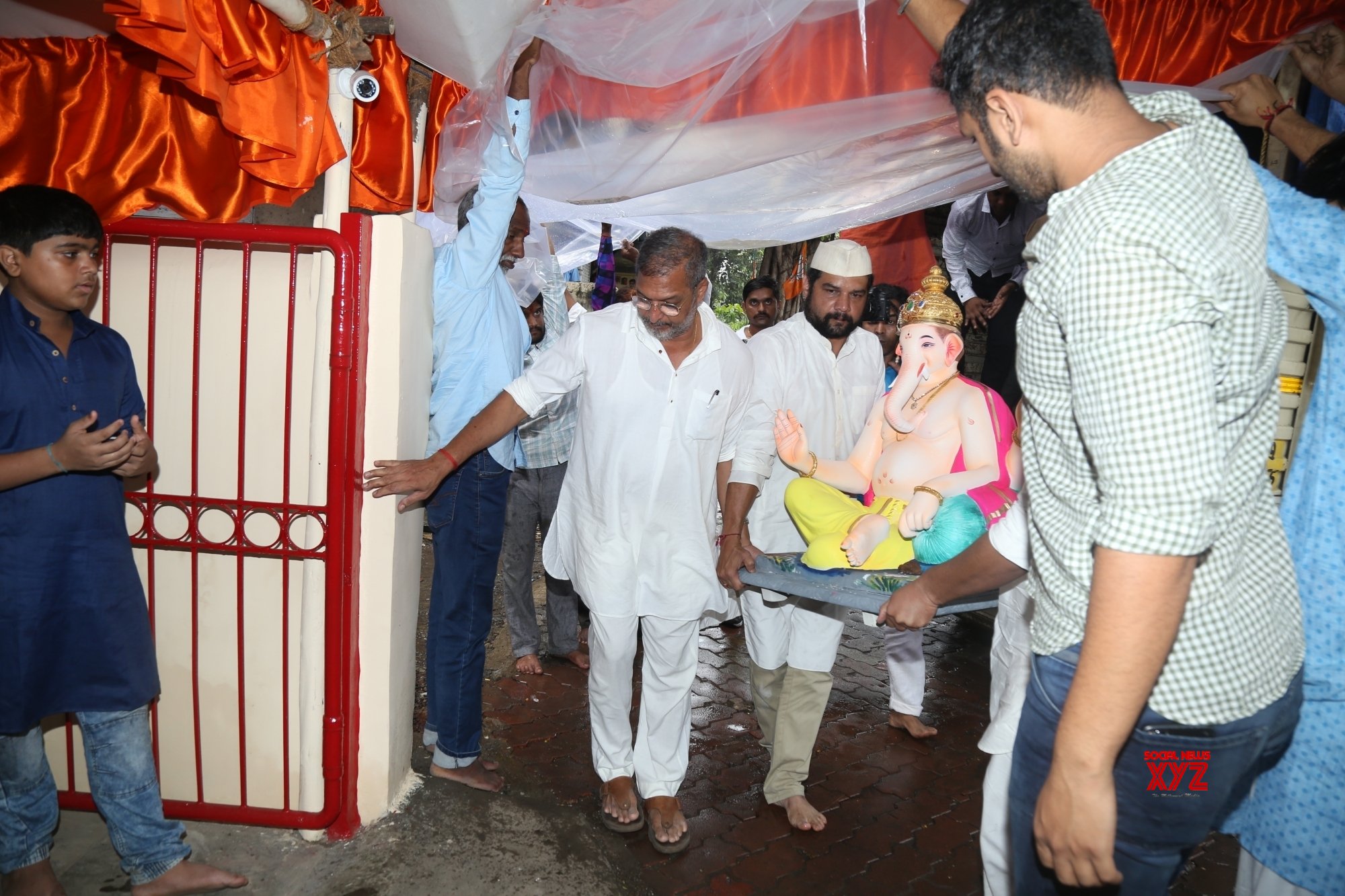 Mumbai: Nana Patekar Celebrate Ganesh Chaturthi #Gallery - Social News XYZ