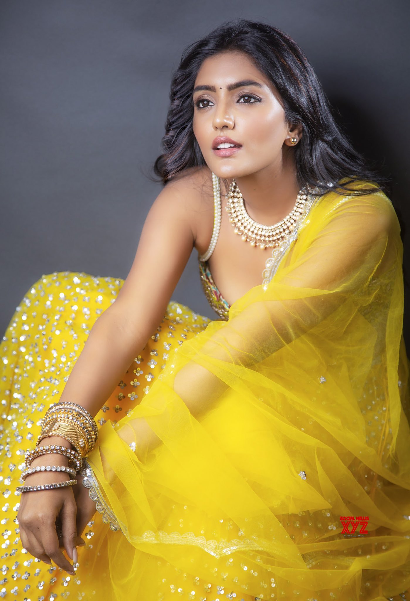 Actress Eesha Rebba Latest Gorgeous Stills - Social News XYZ