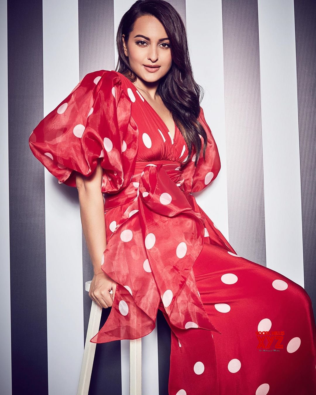 Actress Sonakshi Sinha New Glam Stills Styled By Mohit Rai Social News Xyz