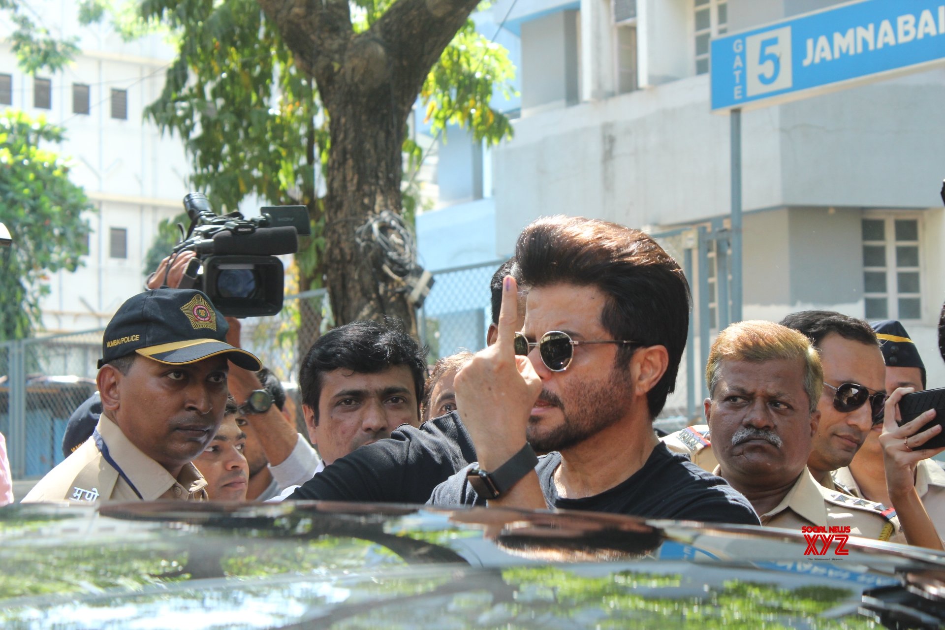 Mumbai: Maharashtra Polls - Anil Kapoor Casts Vote #Gallery - Social ...