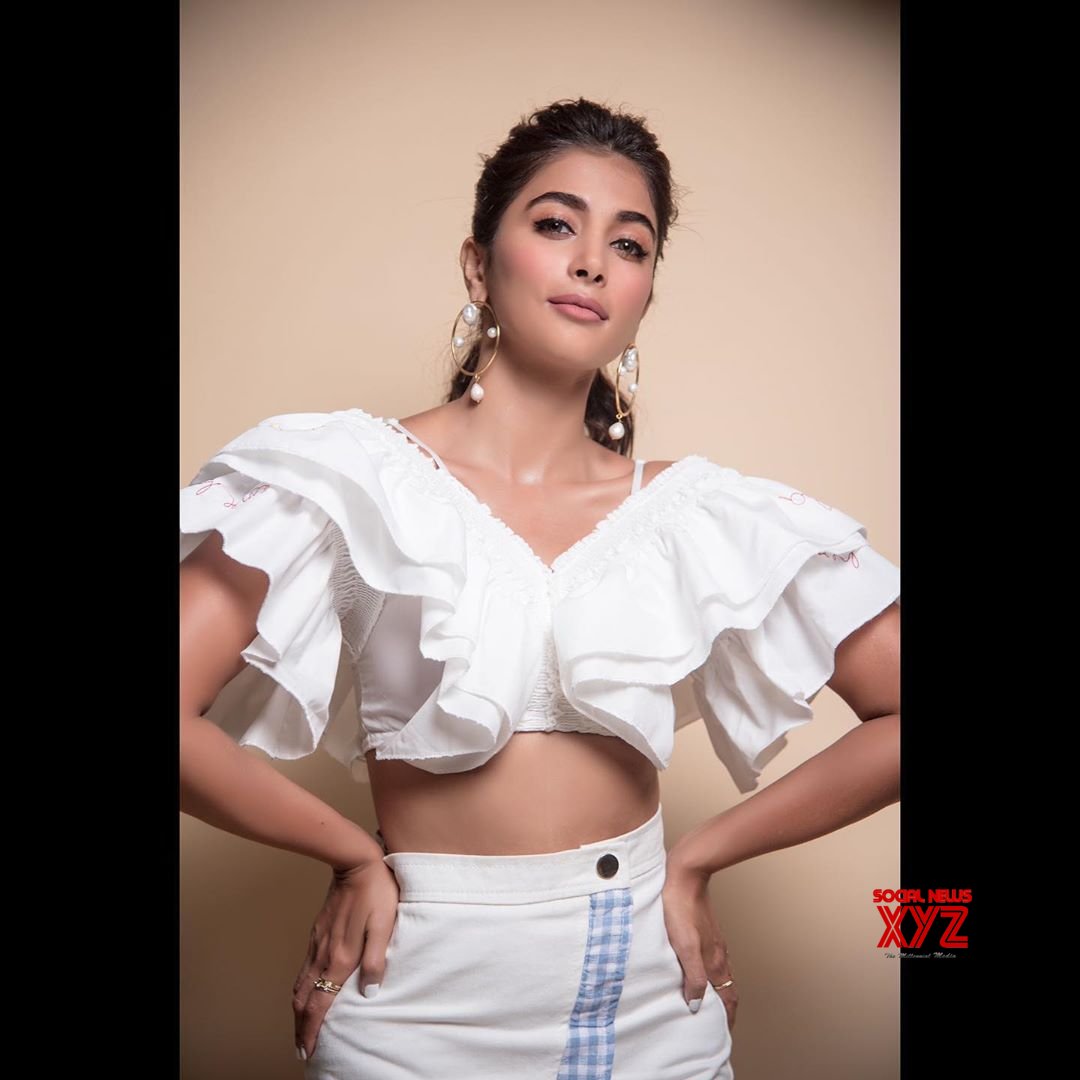 Actress Pooja Hegde Sexy Stills From Housefull 4 Movie Promotions ...