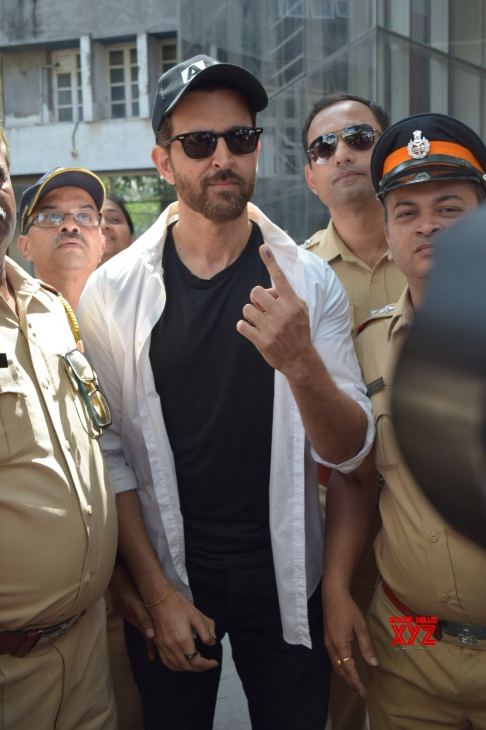 Mumbai: Maharashtra Polls - Celebs Cast Vote #Gallery - Social News XYZ