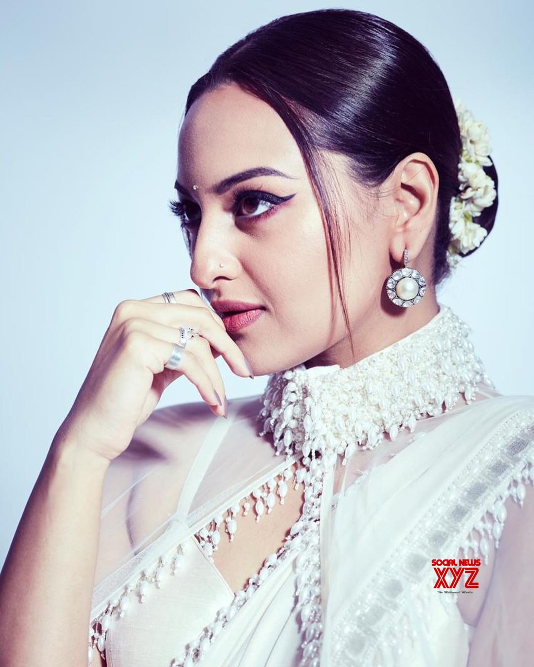 Actress Sonakshi Sinha Stunning Stills In Saree Styled By Mohit Rai Social News Xyz