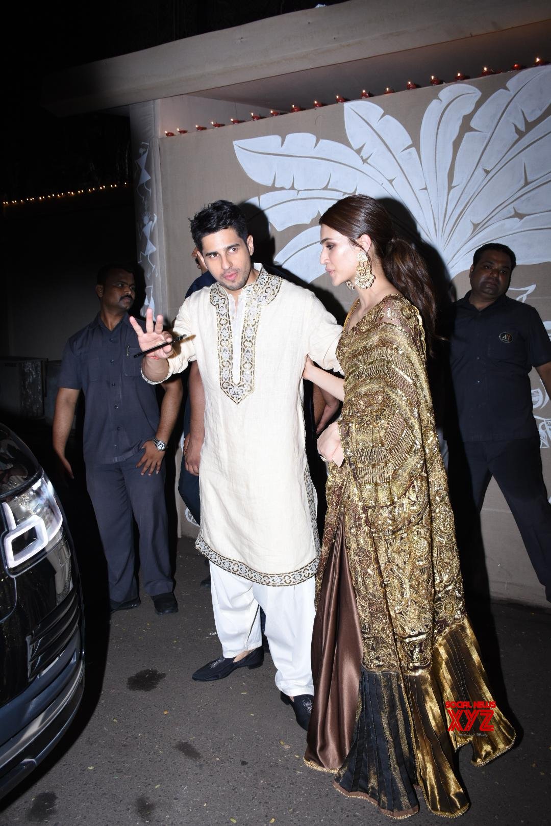 Celebs At Amitabh Bachchan's Diwali Party At His Home In Juhu Gallery ...