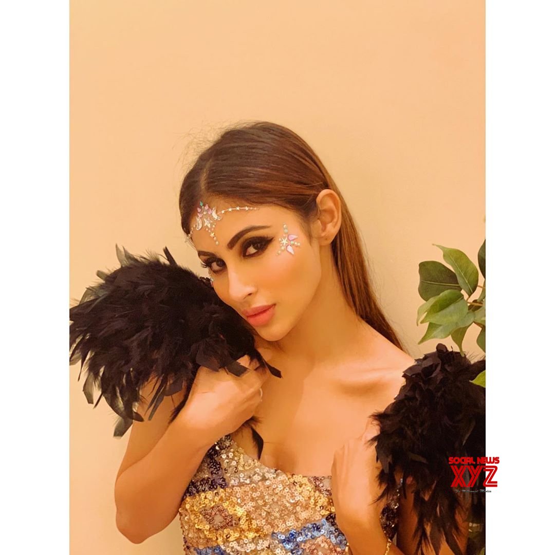 Actress Mouni Roy Sexy And Sparkling New Stills Social News Xyz 3019