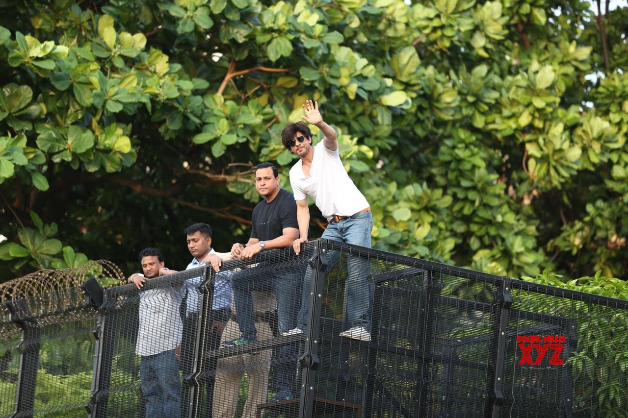 Shah Rukh Khan Interacts With His Fans On Occasion Of His Birthday ...