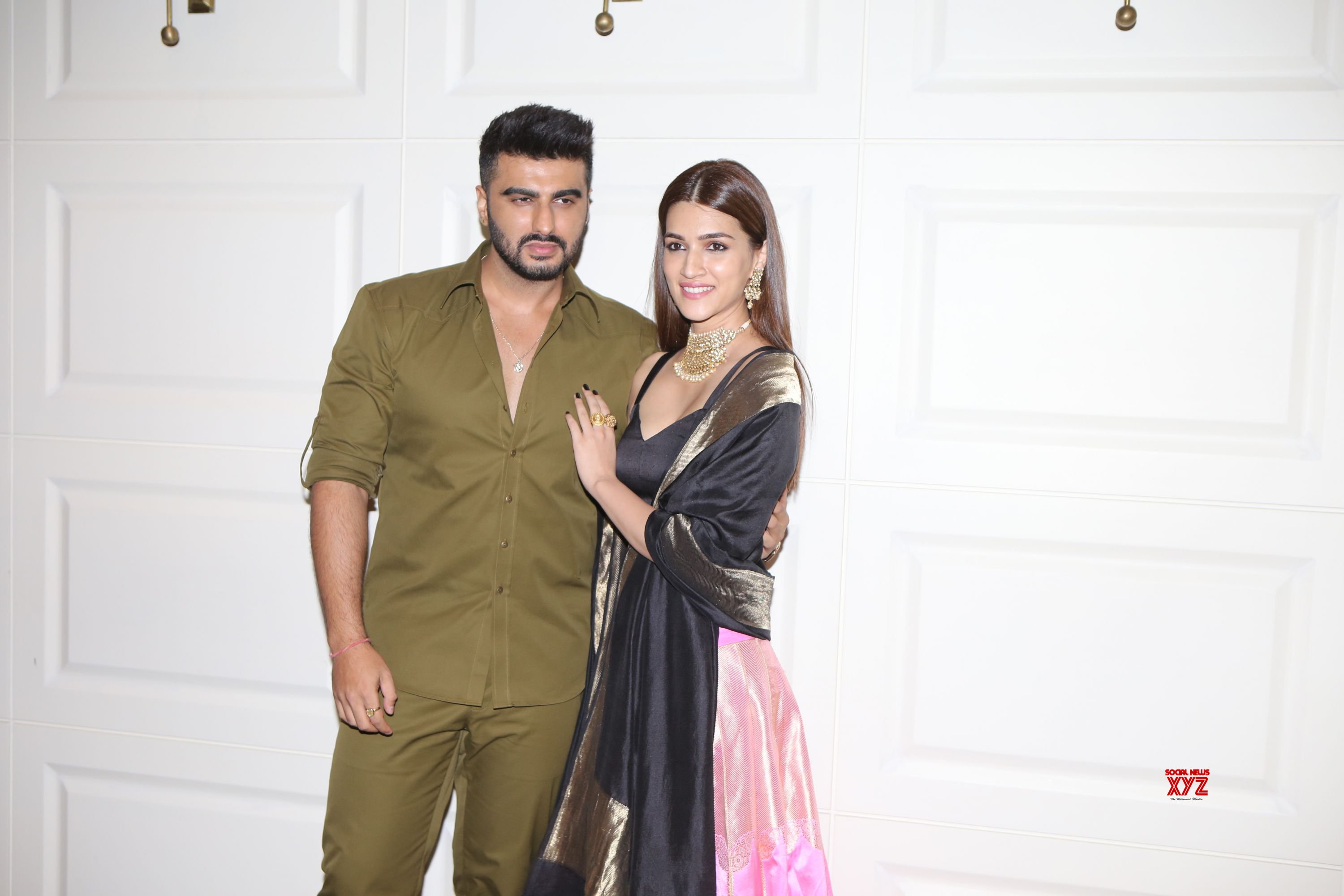 Arjun Kapoor, Kriti Sanon, And Sanjay Dutt At Panipat Movie Trailer ...