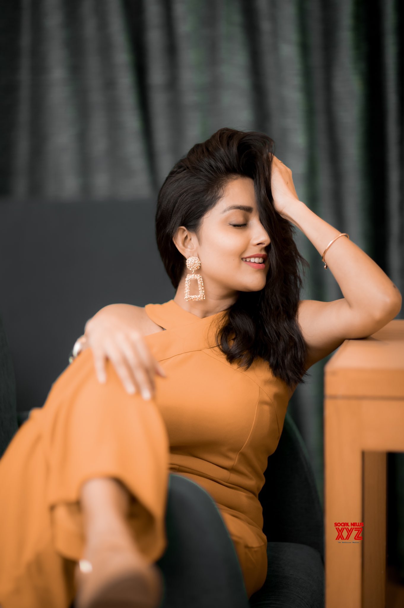 Actress Mahima Nambiar Cute And Gorgeous New Stills Clicked By Camera ...