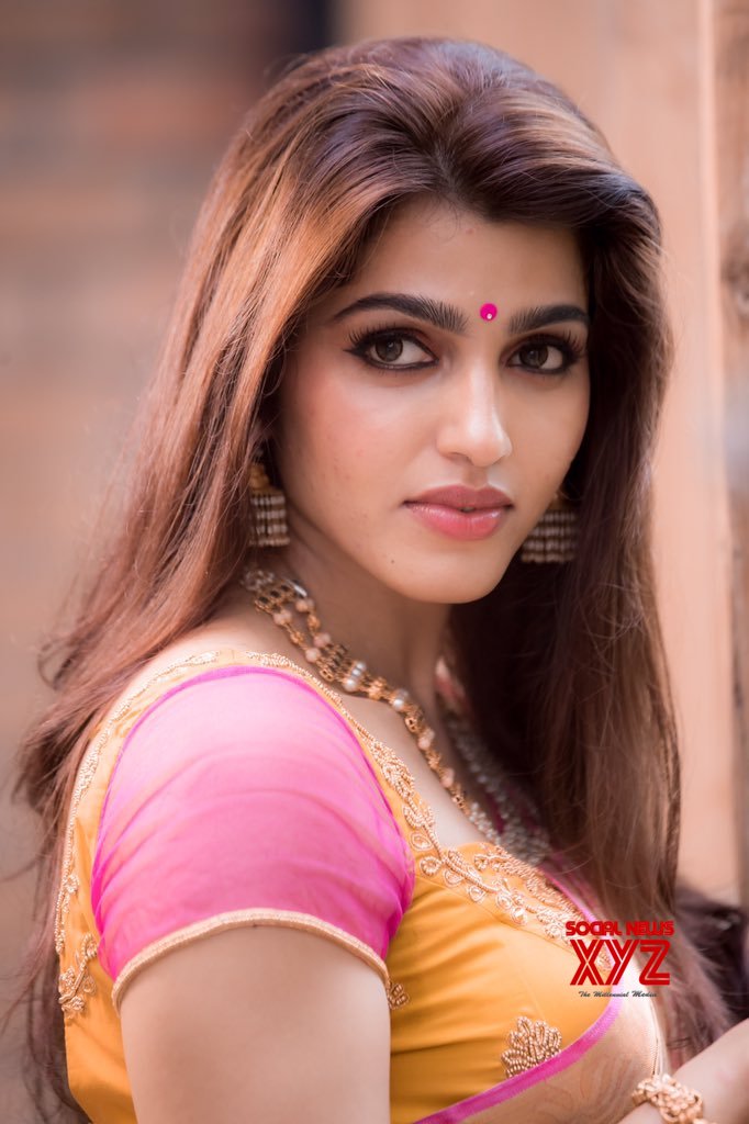 Actress Sai Dhanshika Gorgeous Traditional Stills Clicked By Camera ...