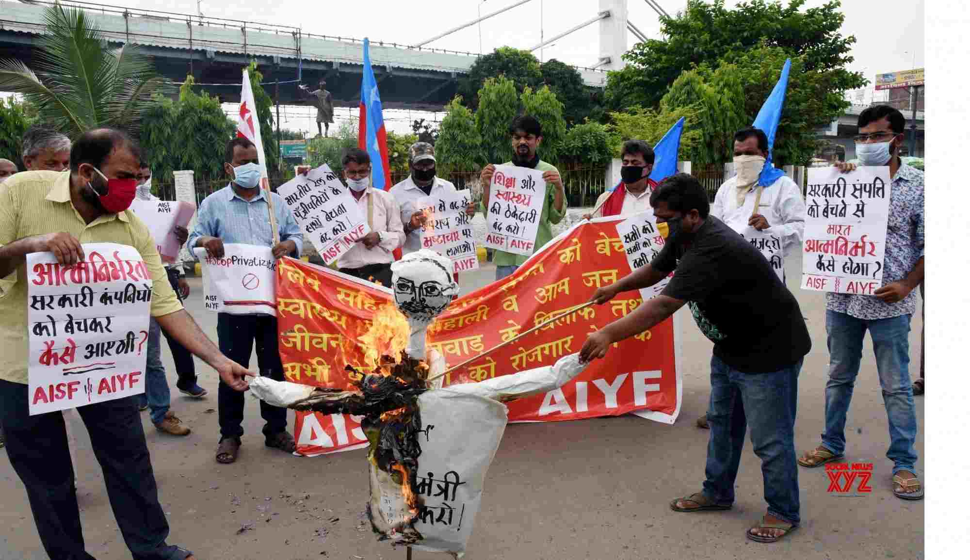 Patna: AISF, AIYF Protest Against Privatisation In Railways #Gallery ...