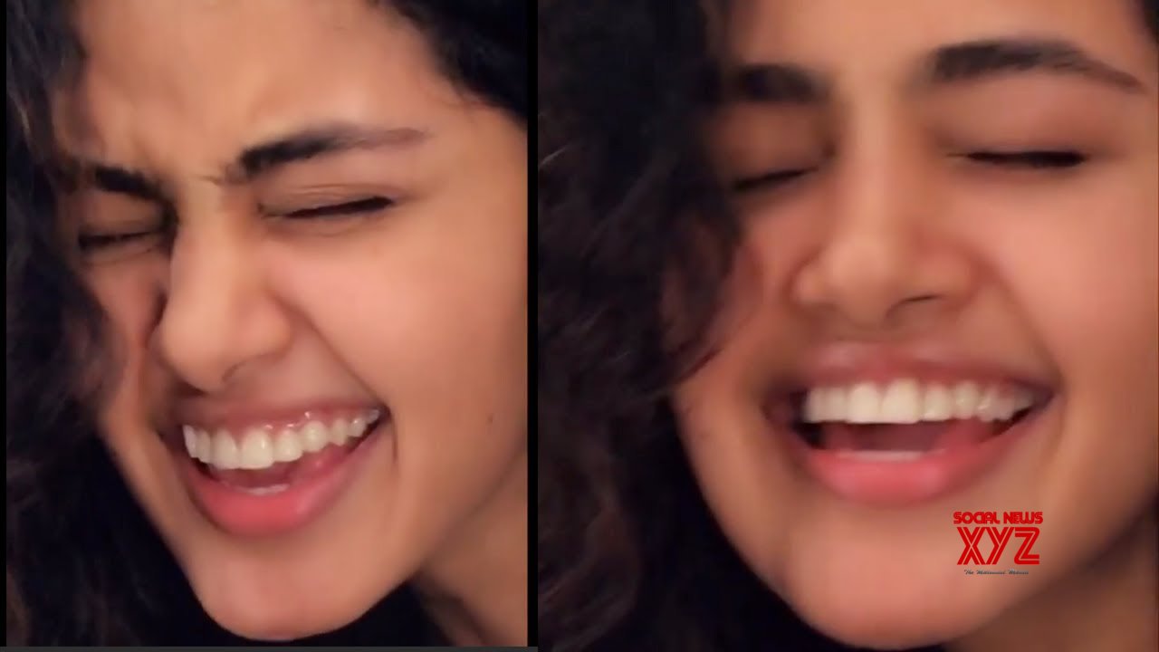 Anupama Parameswaran Xxx Sex Videos - Actress Anupama Parameswaran Singing Unnimaya Song From Maniyarayile  Ashokan (Video)