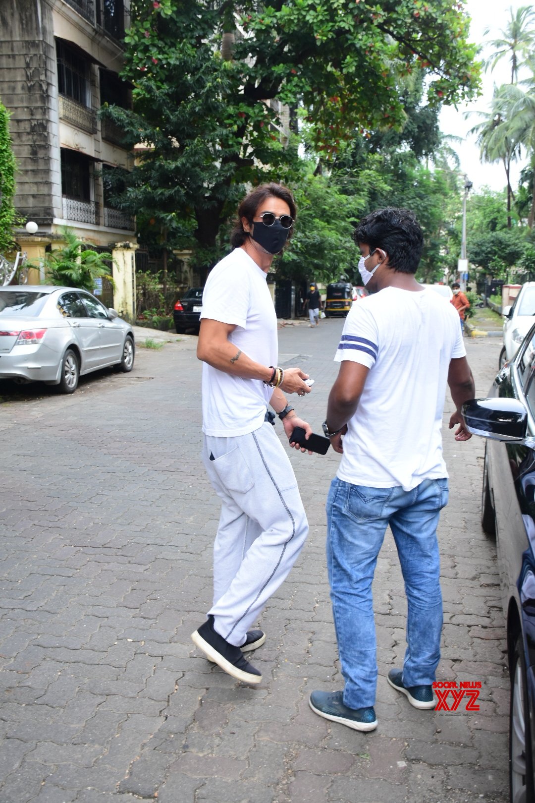 Arjun Rampal Spotted At Bandra Gallery - Social News XYZ