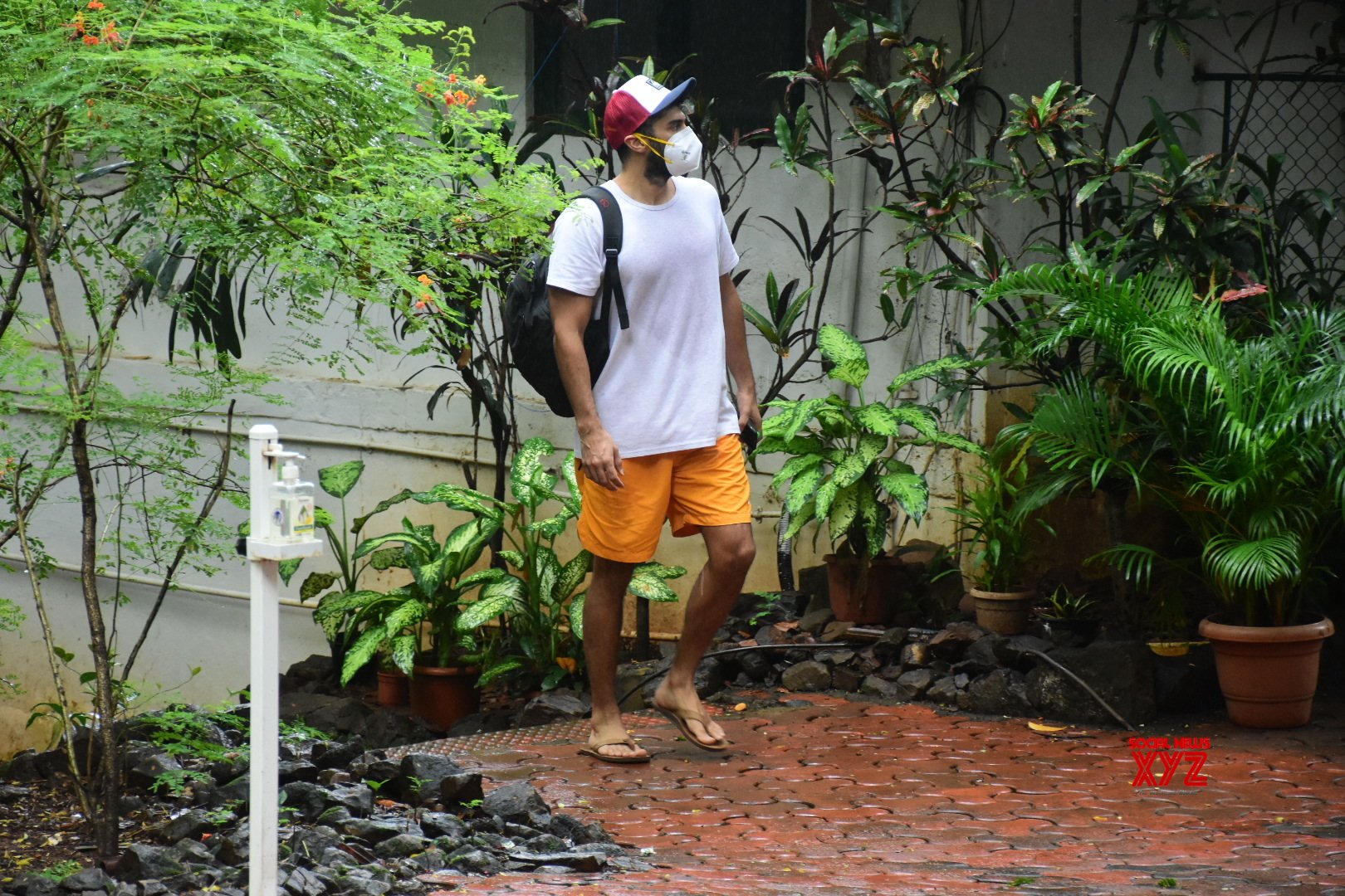 aditya-roy-kapoor-spotted-at-bandra-gallery-social-news-xyz