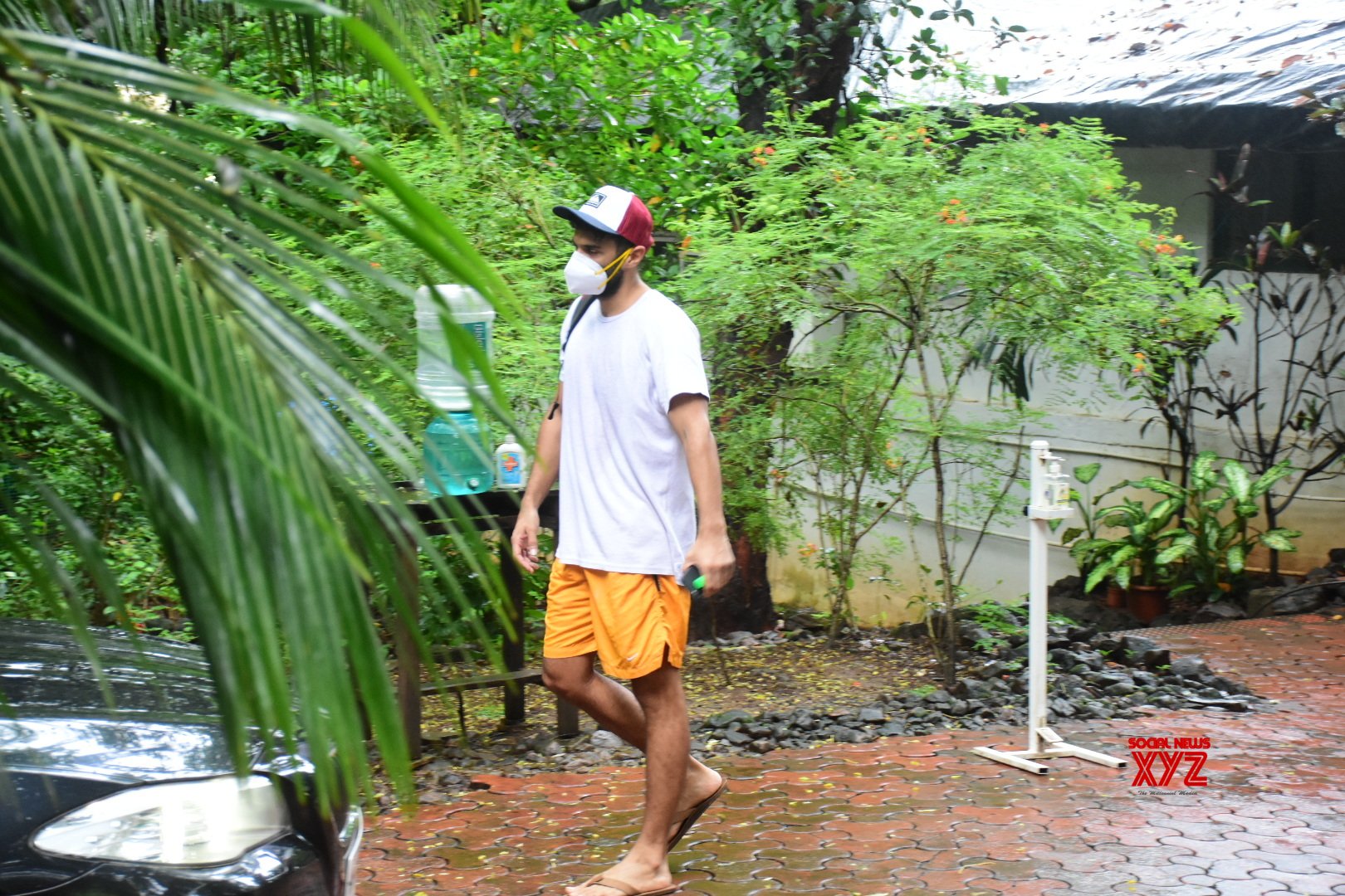 aditya-roy-kapoor-spotted-at-bandra-gallery-social-news-xyz