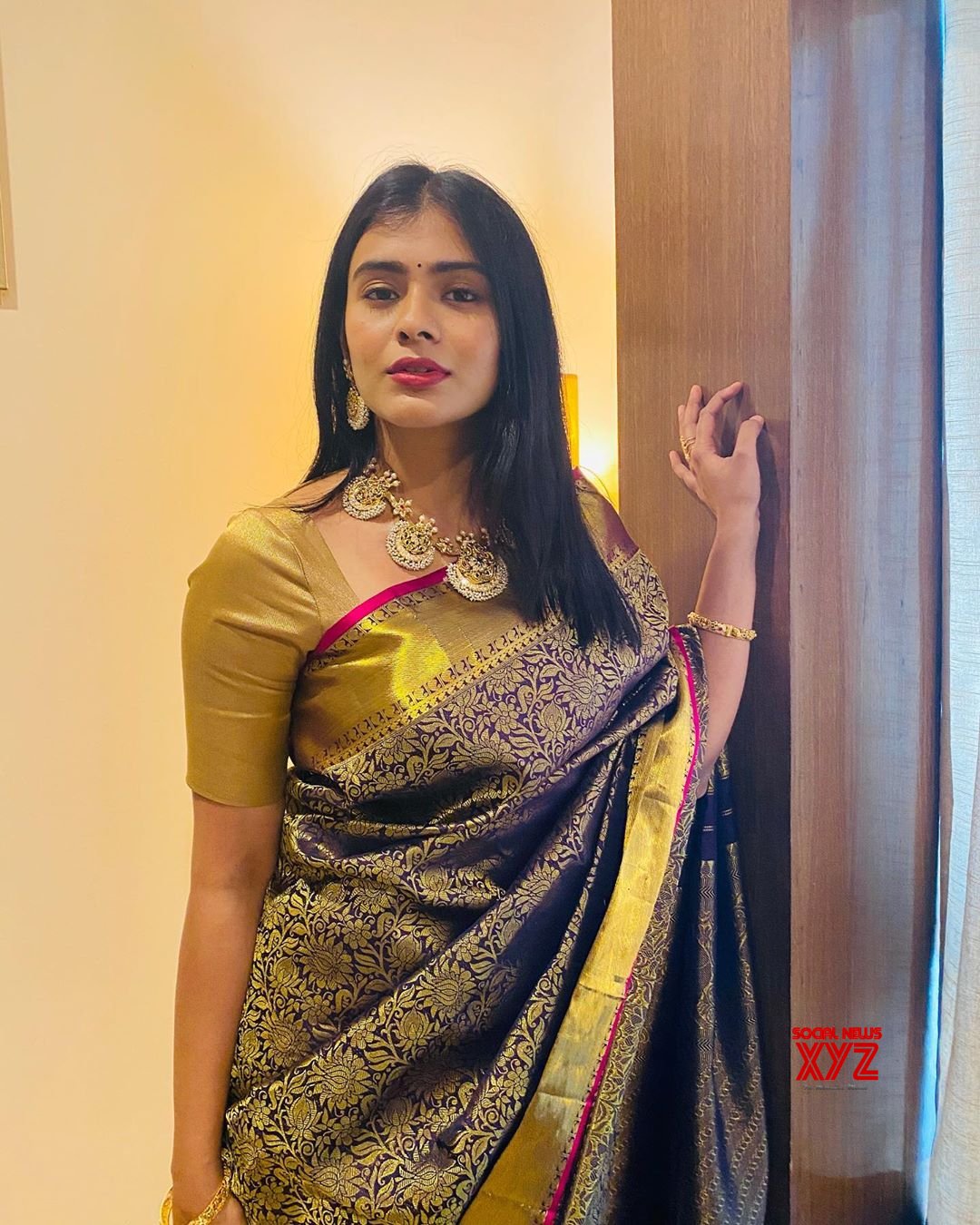 Actress Hebah Patel Latest Glam And Sexy Stills In Saree - Social News XYZ