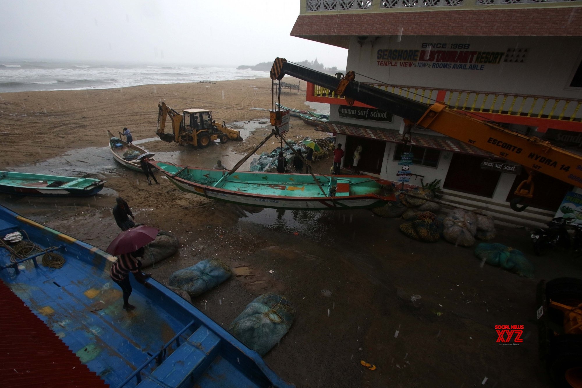 Mahabalipuram: Fishermen Take Precautions Ahead Of Cyclone Nivar # ...