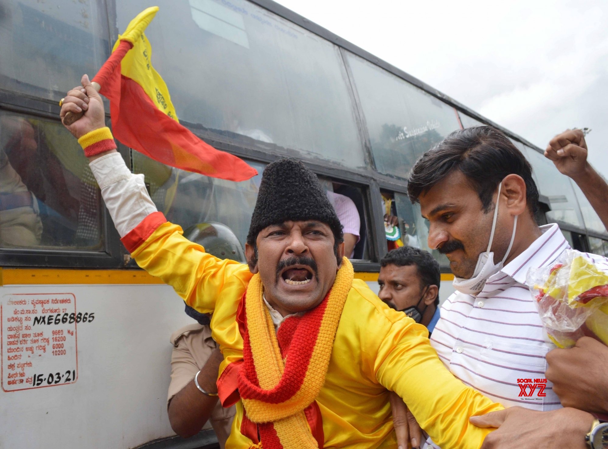 Bengaluru: Pro - Kannada Activists Protest Karnataka Govt Over Maratha ...