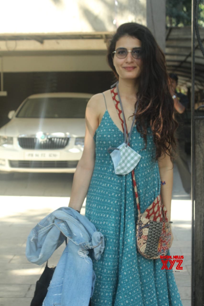 Actress Fatima Sana Shaikh Spotted At Juhu - Gallery - Social News XYZ